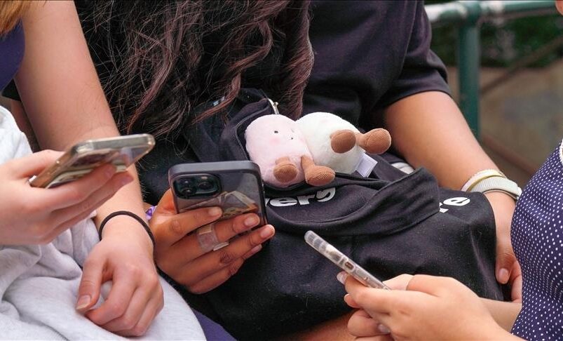 Spain weighs social media ban for under-16s as European nations harden stance